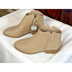 Mia Jaice Side Braid Ankle Bootie NWOB Size 8 Side Zip Round Toe Taupe